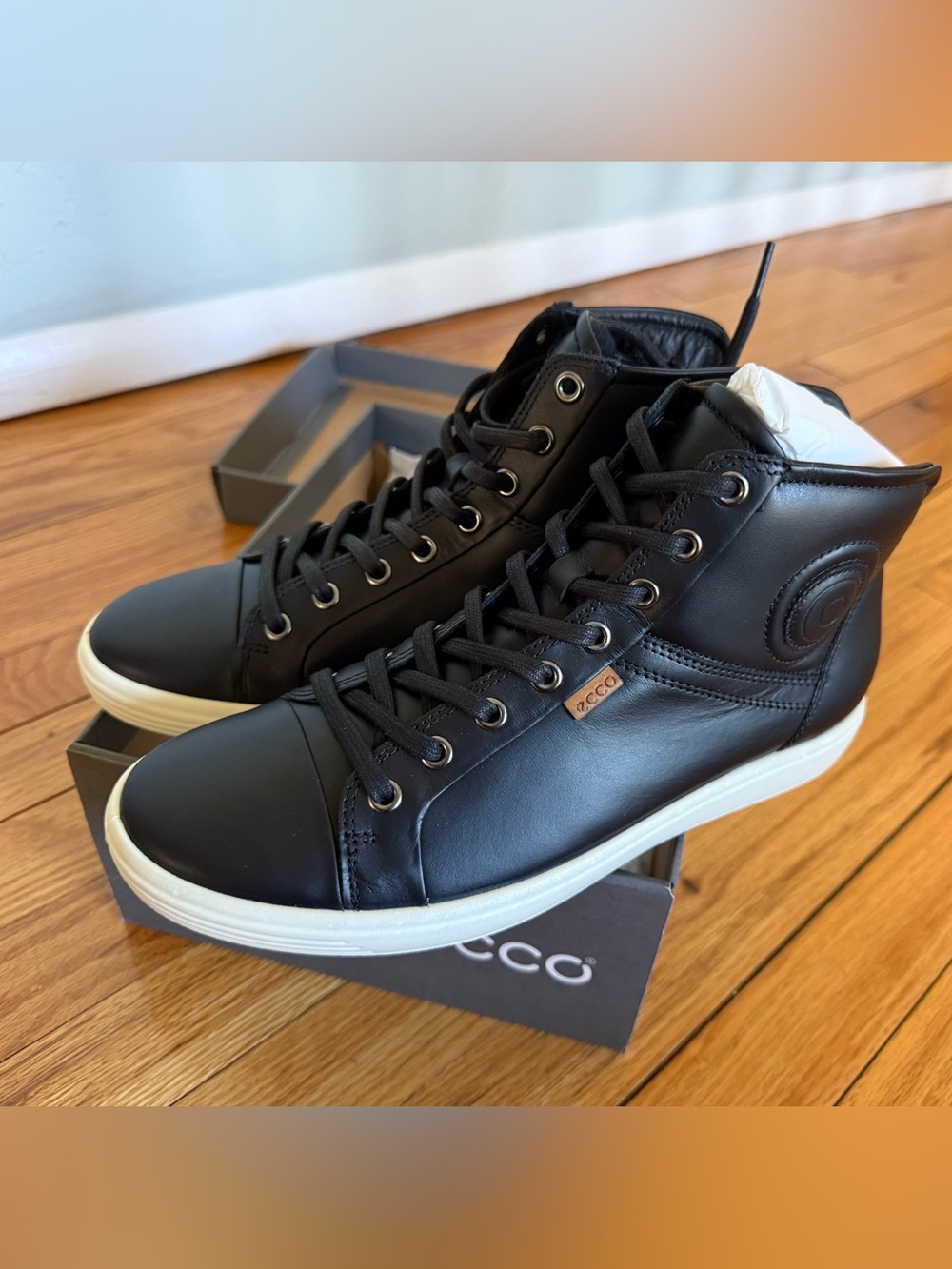 NWT Ecco Black Leather High-Top Sneakers with Cream Sole